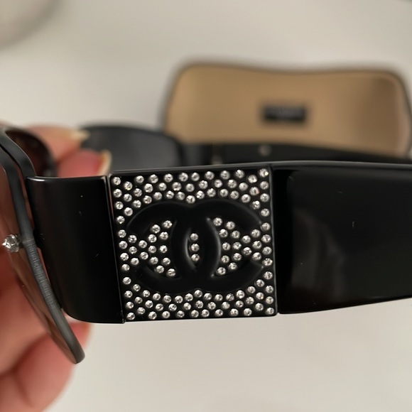 CHANEL sunglasses! - Picture 8 of 12